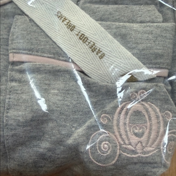 NWT BAREFOOT DREAMS MALIBU COLLECTION DISNEY PRINCESS WOMEN'S PIPED PJ SET-GRAY - Picture 4 of 6